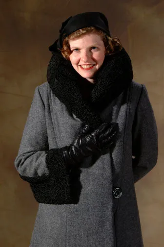 1929 Fur-Trimmed Coat with Large Collar C20-6611