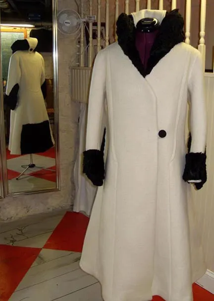 1929 Fur-Trimmed Coat with Large Collar C20-6611