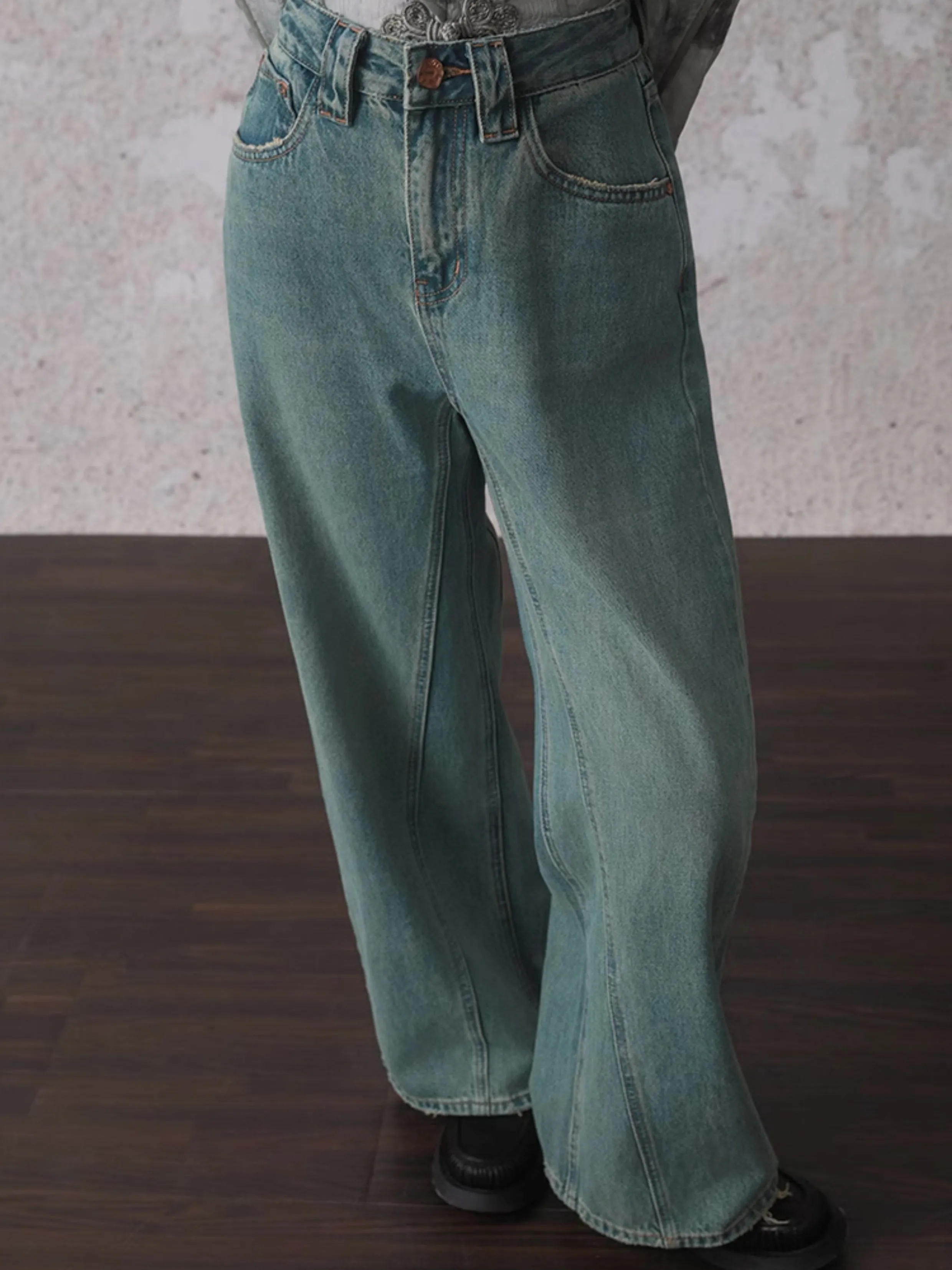 Washed And Distressed Retro Wide Leg Jeans